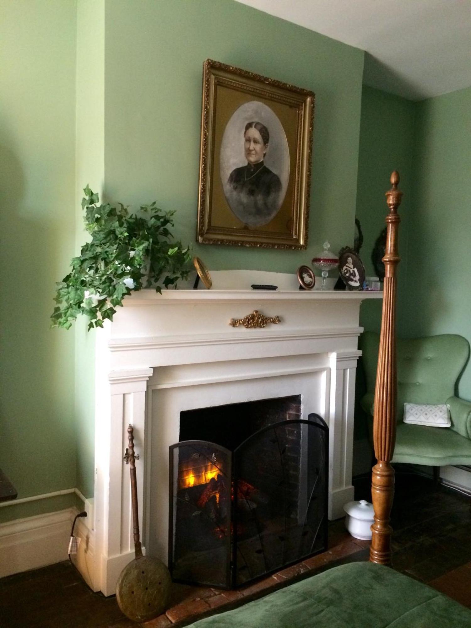 Munro House Bed And Breakfast Jonesville Room photo