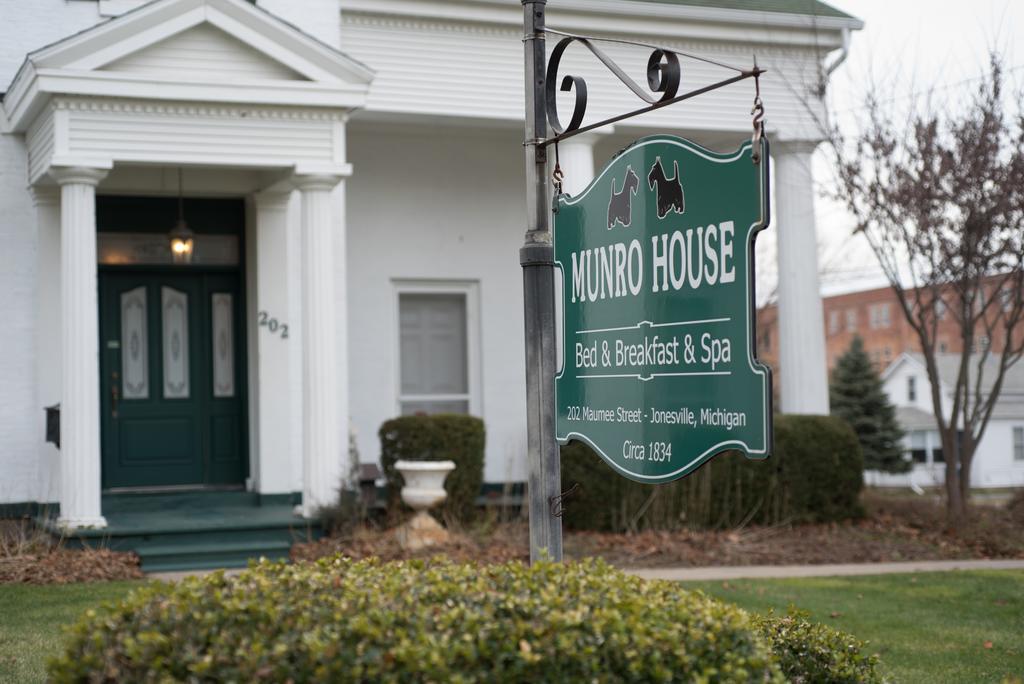 Munro House Bed And Breakfast Jonesville Exterior photo